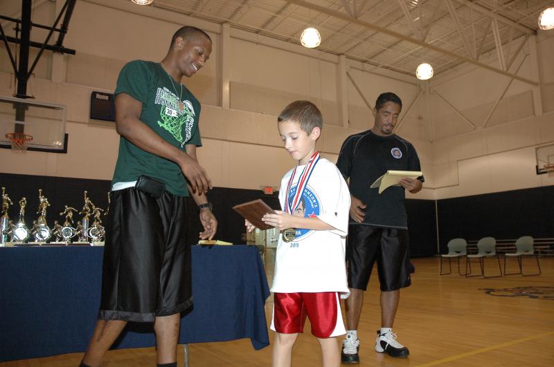 Eric Gray(The Little Giant) recieves the Aaron Davis "Passion" Award from Aaron 